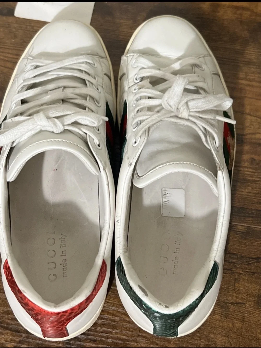 Gucci shoes Men’s 6 1/2 will fit 7or US 8 used sneakers with bee leather ace